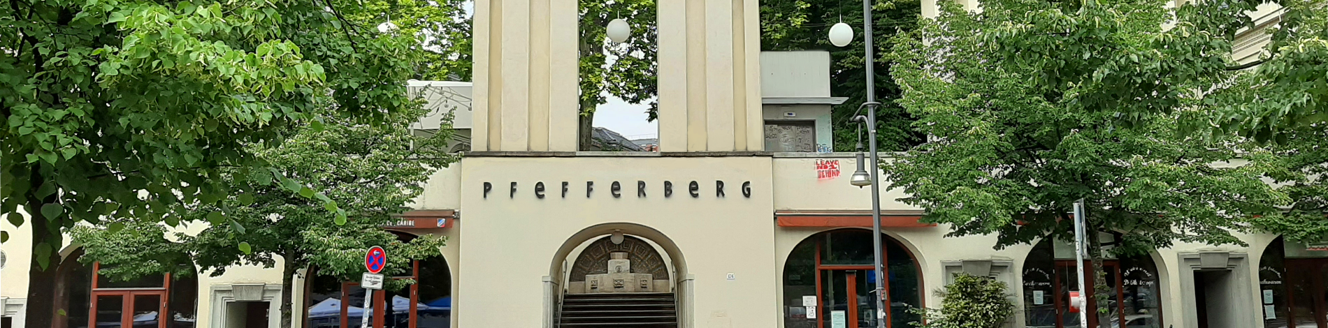 Die Fassade des Pfefferbergs von der Schönhauser Allee